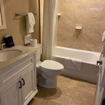New Haven Inn - Downstairs bath clean and cute! - Hotels Near Me - Solvang, California New Haven Inn - Downstairs bath clean and cute! - Hotels Near Me - Solvang, California