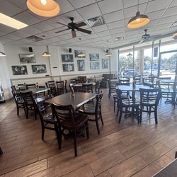 Southwell's Hamburger Grill - Dinning area