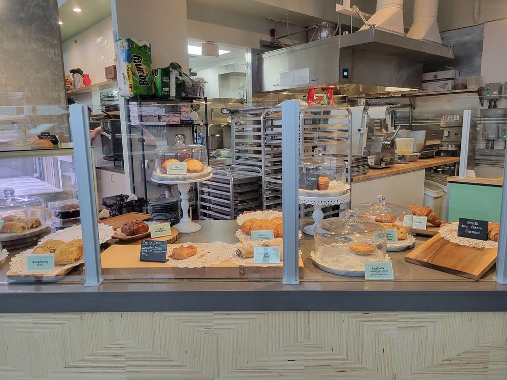 Pinoyshki Bakery & Cafe