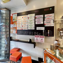 Gelateria De' Coltelli - Limited seating inside