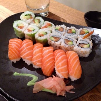 Sushi Shop - Sushi box: Salmon lovers - Japanese Near Me - Madrid, M