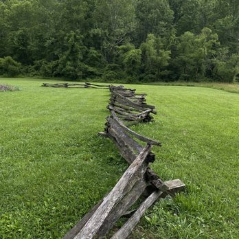 Charit Creek Lodge - Field of dreams - Bed & Breakfast Near Me - Oneida, Tennessee