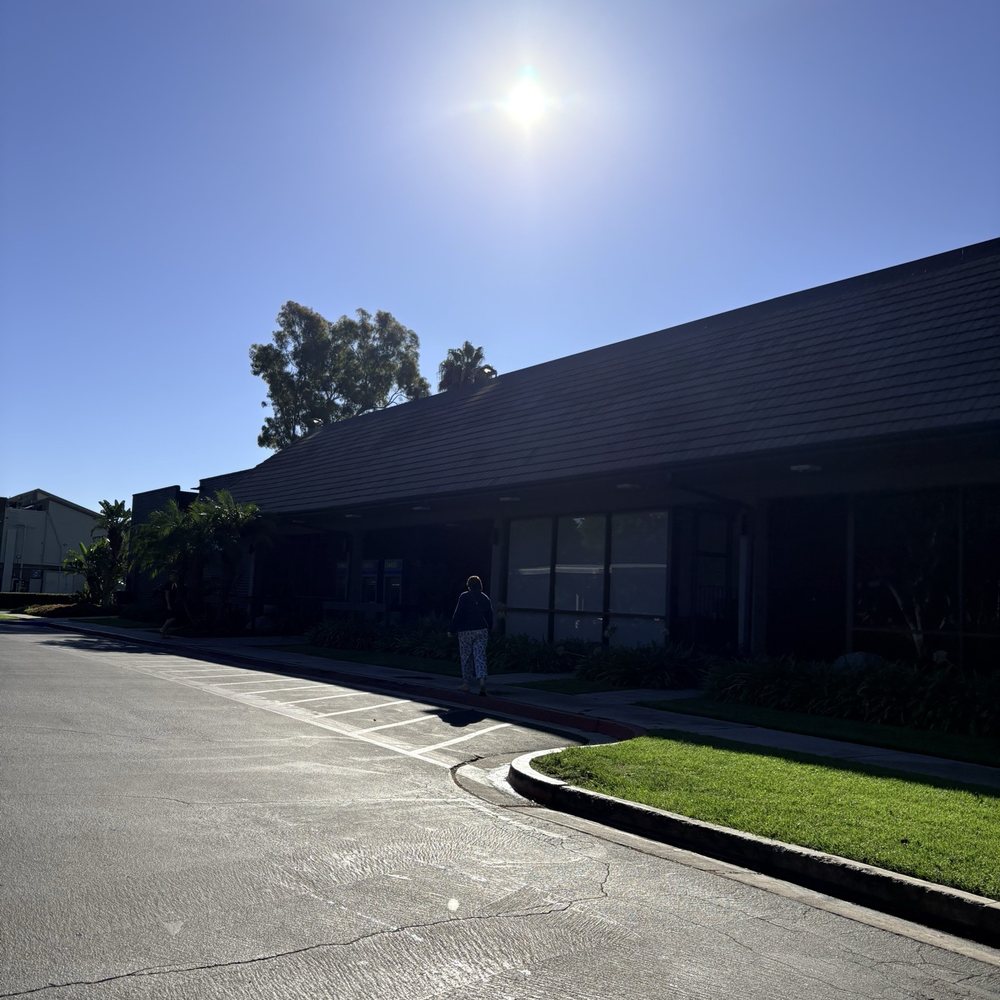 Chase Bank - Outside - Banks & Credit Unions Near Me - Tustin, California