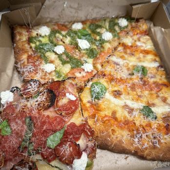 Pizza Ponte - Buffalo chicken, Genoa pesto & Bad Guys - Pizza Near Me - Oakland, California Pizza Ponte - Buffalo chicken, Genoa pesto & Bad Guys - Pizza Near Me - Oakland, California