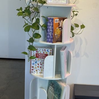 Sweetheart’s Dessert Lounge - Books to borrow while enjoying your treats - Desserts Near Me - Anaheim, California Sweetheart’s Dessert Lounge - Books to borrow while enjoying your treats - Desserts Near Me - Anaheim, California