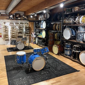 Chicago Music Exchange - Drum Showroom - Musical Instruments & Teachers Near Me - Chicago, Illinois Chicago Music Exchange - Drum Showroom - Musical Instruments & Teachers Near Me - Chicago, Illinois