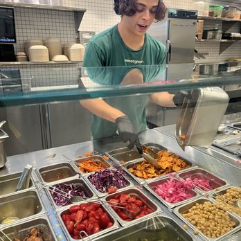sweetgreen - Healthy Salads, Wraps, and Bowls - This guy makes the BEST SALADS!! - Salad Near Me - Irvine, California