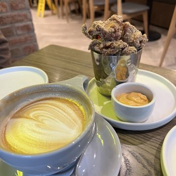 Flipper's - French Vanilla Latte, side of Fried Chicken - Pancakes Near Me - Toronto, Ontario