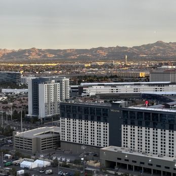 The High Roller - Amusement Parks Near Me - Las Vegas, Nevada