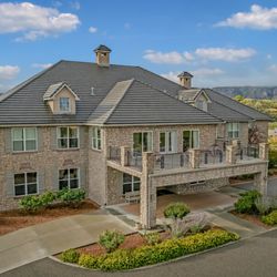 Two Rivers Winery & Chateau