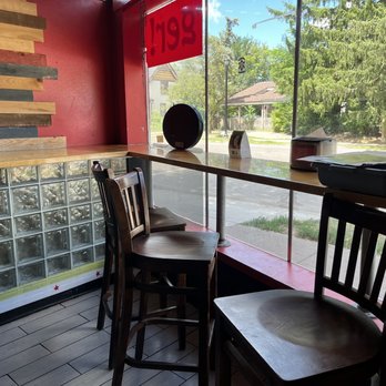 Got Burger! - A few extra seats looking out onto cross street - Hot Dogs Near Me - Ypsilanti, Michigan