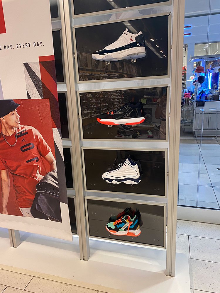 FINISH LINE Updated September 2024 24 Reviews 835 N Michigan Ave