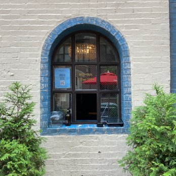 Doughnut Vault - Window for ordering - Donuts Near Me - Chicago, Illinois