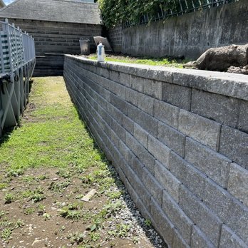 Blocks & Bricks - Concrete blocks retaining wall - Masonry/Concrete Near Me - Boston, Massachusetts