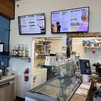 Danzeisen Dairy Creamery Store - Desserts Near Me - Payson, Arizona