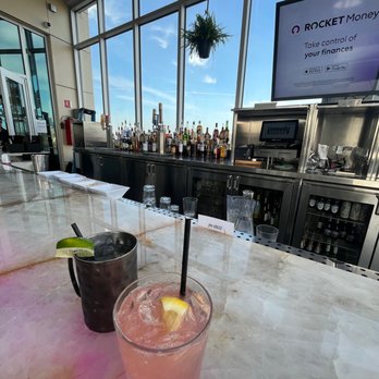 Kennedy Rooftop - Cocktail Bars Near Me - Chicago, Illinois