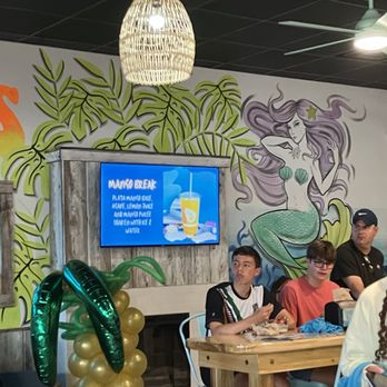Playa Bowls - Seating - Coffee & Tea Near Me - Loveland, Ohio
