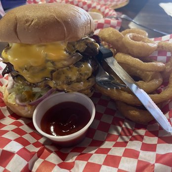 Papa T's - Burgers Near Me - Dillon, Montana