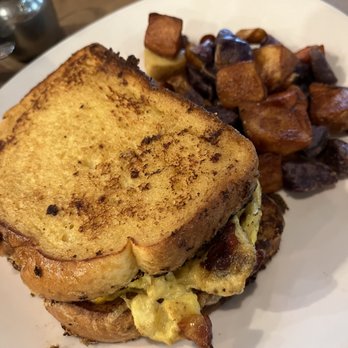 Root & Branch Bistro + Bar - French Toast Sandy - New American Near Me - Clermont, Florida Root & Branch Bistro + Bar - French Toast Sandy - New American Near Me - Clermont, Florida