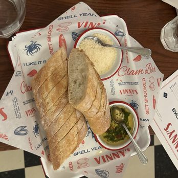 Vinny's Clam Bar - Bread and basil olive oil - Seafood Near Me - Tinley Park, Illinois
