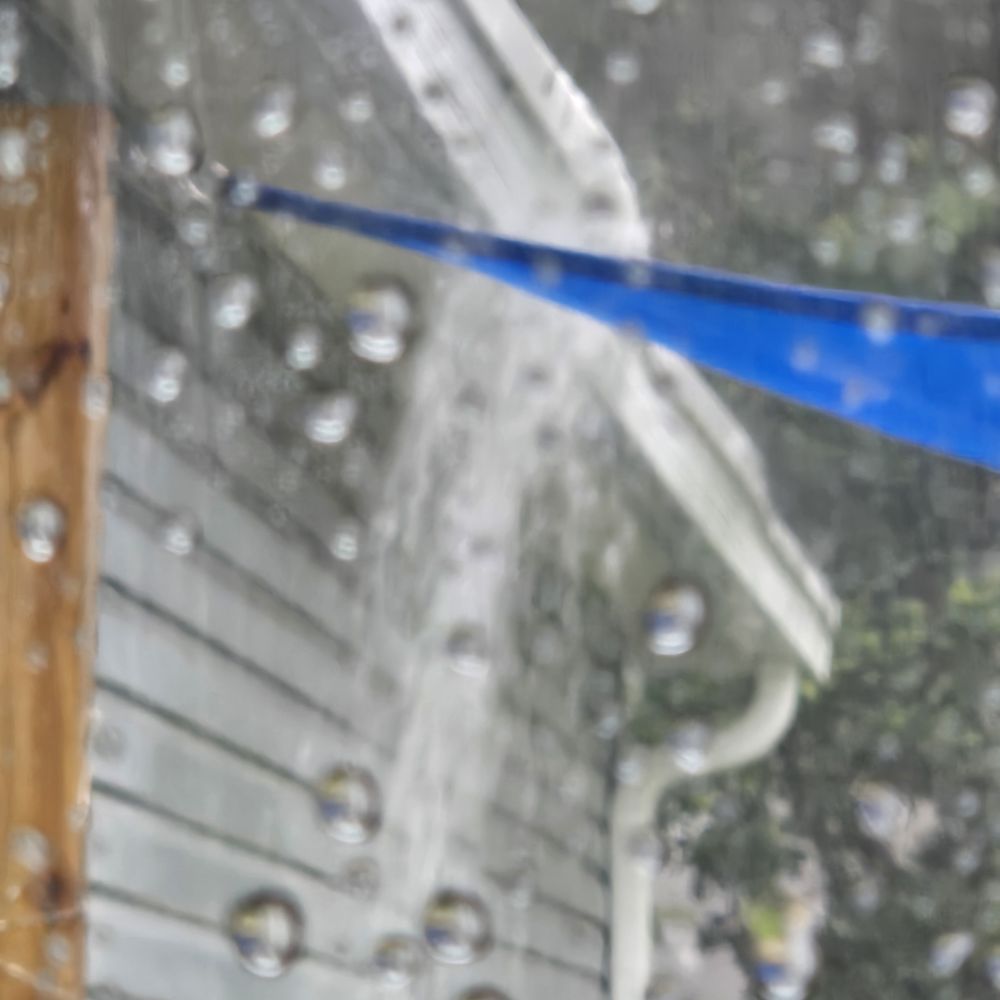 AF Aluminum - Bent Gutter Water spouting through aluminum - Gutter Services Near Me - Apopka, Florida AF Aluminum - Bent Gutter Water spouting through aluminum - Gutter Services Near Me - Apopka, Florida