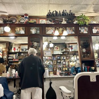 York Barber Shop - interior - Barbers Near Me - New York, New York York Barber Shop - interior - Barbers Near Me - New York, New York