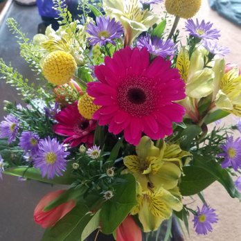 Countryside Florist - Small arrangement in mason jar - Florists Near Me - Richfield, Ohio