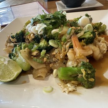 KATI Asian Cuisine - SHRIMP PAD SEE EW LUNCH - Asian Fusion Near Me - Juno Beach, Florida KATI Asian Cuisine - SHRIMP PAD SEE EW LUNCH - Asian Fusion Near Me - Juno Beach, Florida