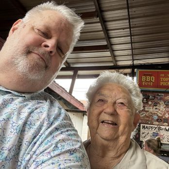 Snow's BBQ - Me and Tootsie - Barbeque Near Me - Lexington, Texas
