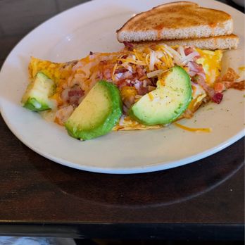 Rize N Shine - The Club Omelette - Turkey, bacon, cheddar & MJ cheese, tomato, avocado chunks. Choice of toast, hb/potat/fruit. - Breakfast & Brunch Near Me - Shawnee, Kansas