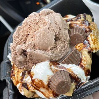 Toasted Mallow - Peanut Butter Cup - Desserts Near Me - Gilbert, Arizona Toasted Mallow - Peanut Butter Cup - Desserts Near Me - Gilbert, Arizona