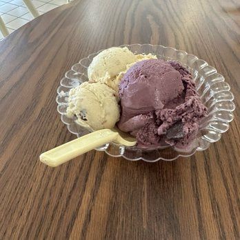 Graeter's Ice Cream - Black raspberry chip and a bourbon butter pecan. Both were good but as always Black raspberry for the win - Ice Cream & Frozen Yogurt Near Me - Dayton, Ohio Graeter's Ice Cream - Black raspberry chip and a bourbon butter pecan. Both were good but as always Black raspberry for the win - Ice Cream & Frozen Yogurt Near Me - Dayton, Ohio