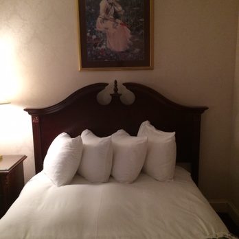 Bluenose Inn - Double bed and period art. - Hotels Near Me - Bar Harbor, Maine