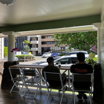 Daily Whisk Matcha - Outside Seating - Cafes Near Me - Honolulu, Hawaii Daily Whisk Matcha - Outside Seating - Cafes Near Me - Honolulu, Hawaii