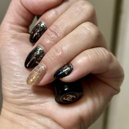 My new year's nails. They are absolutely beautiful. Jin is really an amazing artist. Jin for the Win !! Highly recommended. My new year's nails. They are absolutely beautiful. Jin is really an amazing artist. Jin for the Win !! Highly recommended.