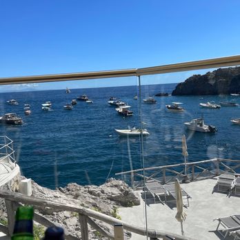 Conca del Sogno - Vista do restaurante á beira mar - Beach Bars Near Me - Nerano, NA Conca del Sogno - Vista do restaurante á beira mar - Beach Bars Near Me - Nerano, NA