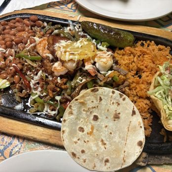 Huaraches Moroleon - Huaraches Fajita Moroleon Platter - Mexican Near Me - Urbana, Illinois Huaraches Moroleon - Huaraches Fajita Moroleon Platter - Mexican Near Me - Urbana, Illinois