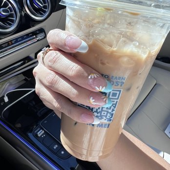 Deluxe Nails & Spa - Nail Salons Near Me - Quartz Hill, California