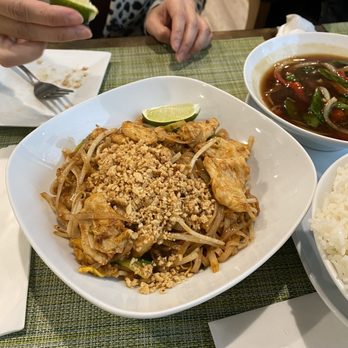 Buuz Thai Eatery - Pad Thai - Thai Near Me - Arlington, Virginia