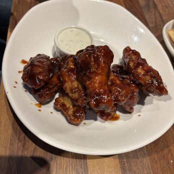 Yard House - 10 Crispy Traditional Wings - Bars Near Me - East Rutherford, New Jersey Yard House - 10 Crispy Traditional Wings - Bars Near Me - East Rutherford, New Jersey