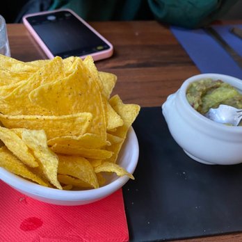 Le Café des Chats - Guacamole and tortillas - Themed Cafes Near Me - Paris, 75