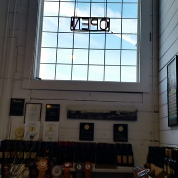 Hudson Street Wineries - Hudson Street window on wines with Jersey Tom Wine Country Tours! - Wine Tasting Room Near Me - Healdsburg, California Hudson Street Wineries - Hudson Street window on wines with Jersey Tom Wine Country Tours! - Wine Tasting Room Near Me - Healdsburg, California