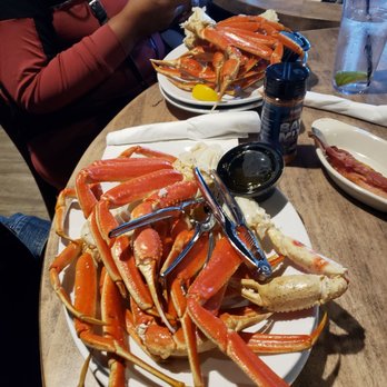 The Lighthouse Restaurant & Dock Bar - Crab legs - Bars Near Me - Solomons, Maryland