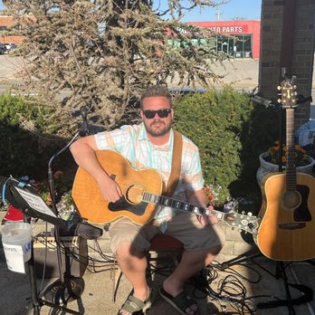 Joey Bs - Every Friday night 6-8 pm live music by Tom - Italian Near Me - Saint Louis, Missouri