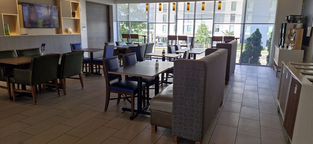 Holiday Inn Express & Suites Nashville MetroCenter Downtown