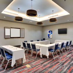 La Quinta Inn & Suites by Wyndham - meeting room