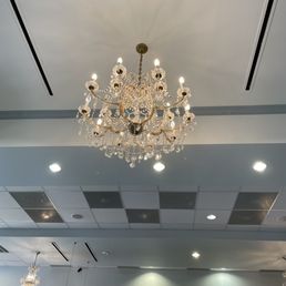 Chandelier in the pedi area. Chandelier in the pedi area.