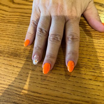 Luna Nails & Spa - Nail Salons Near Me - Ashland, Virginia