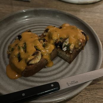 Apolonia - Roasted Mussel Toast pan con tomate | calabrian chili butter - Modern European Near Me - Chicago, Illinois