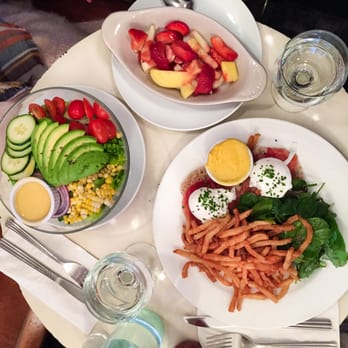 CAFÉ LULUc - The Healthy Luluc Salad and the Smoked Salmon Eggs benedict - French Near Me - Brooklyn, New York